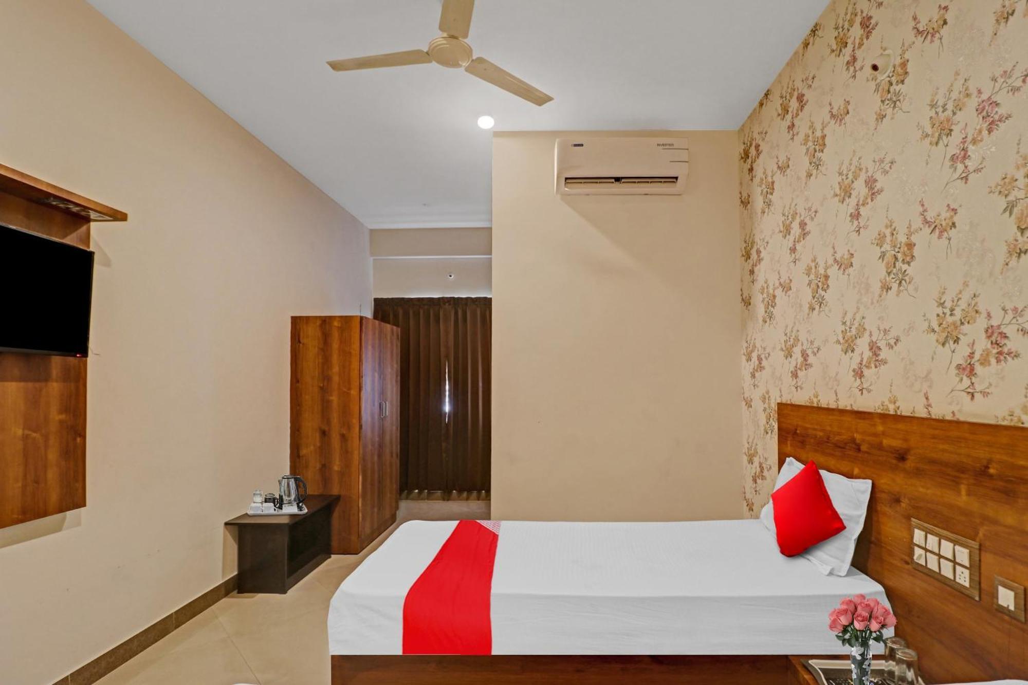 Hotel O Formula Vanivilasa Puram Exterior foto
